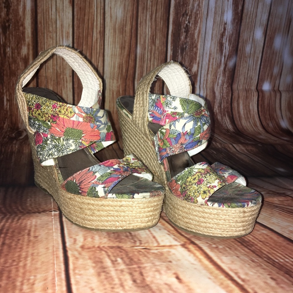 Floral wedge
